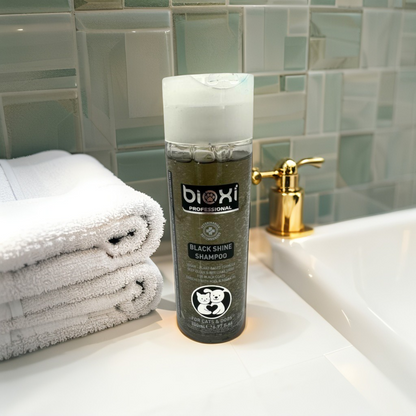 Bioxi® Black Shine Shampoo  – Koyu Renkli Kedi ve Köpekler İçin Derin Parlaklık Bakım Şampuanı